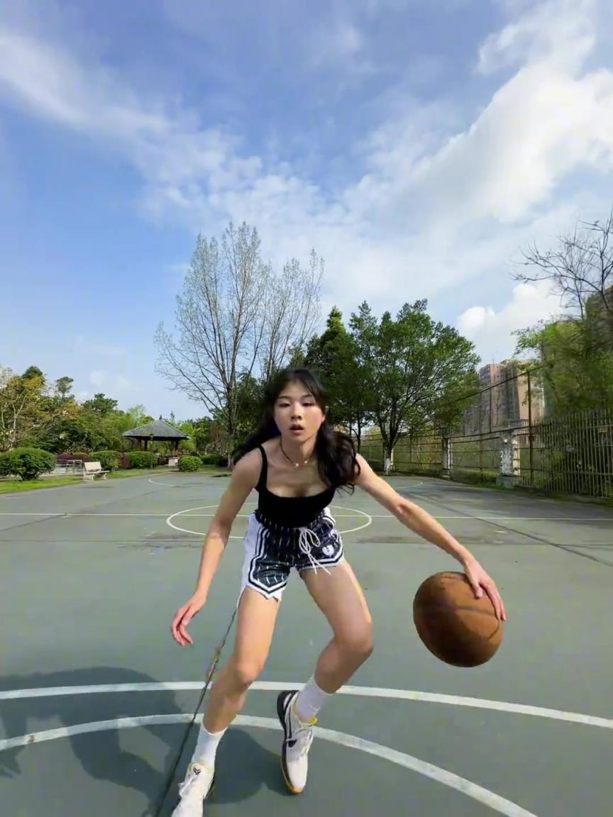 看著有點(diǎn)實(shí)力，敢背打我不？